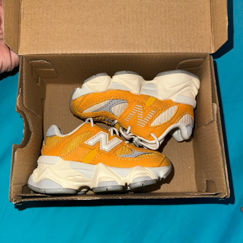 New Balance - Picture 2 of 2